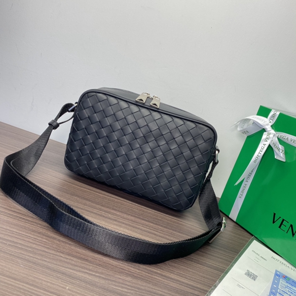 ボッテガヴェネタバッグ正面デザイン